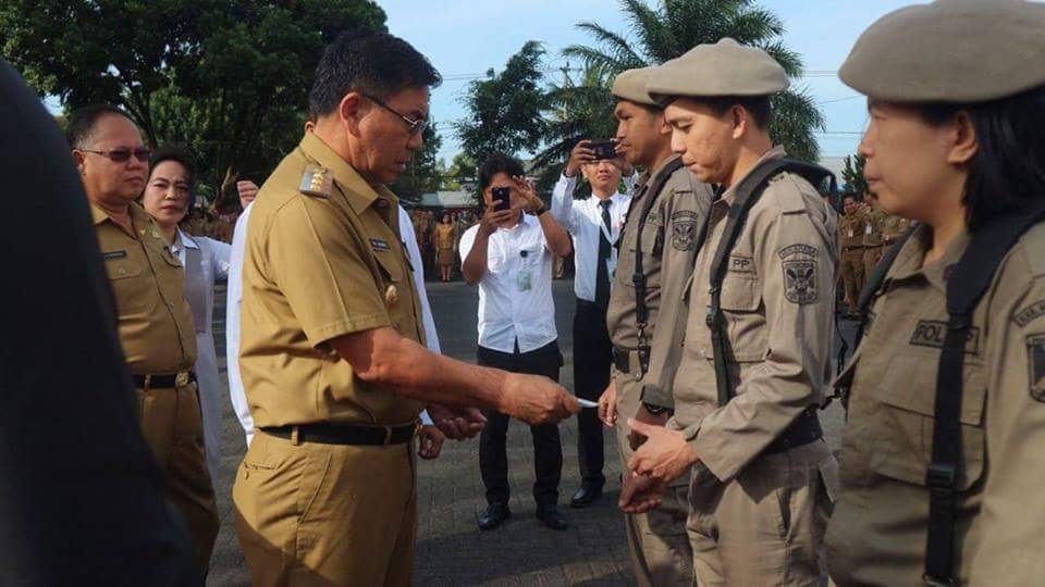 3.017 Tenaga Honorer di Minahasa Terima Kartu BPJS Ketenagakerjaan 